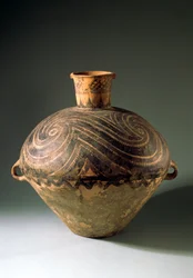 Vase mit Spiralornament, aus der Provinz Gansu, Bashan-Periode, 2650-2350 v. Chr.